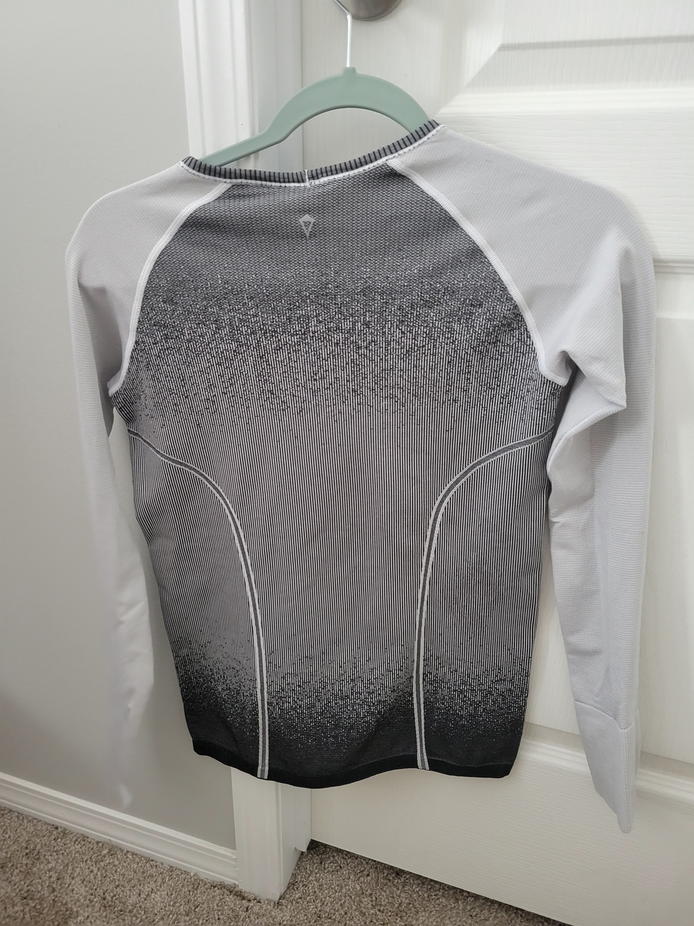 Ivivva Girl's Gray Ombre Athletic Long-Sleeve Tee - Picture 2 of 4